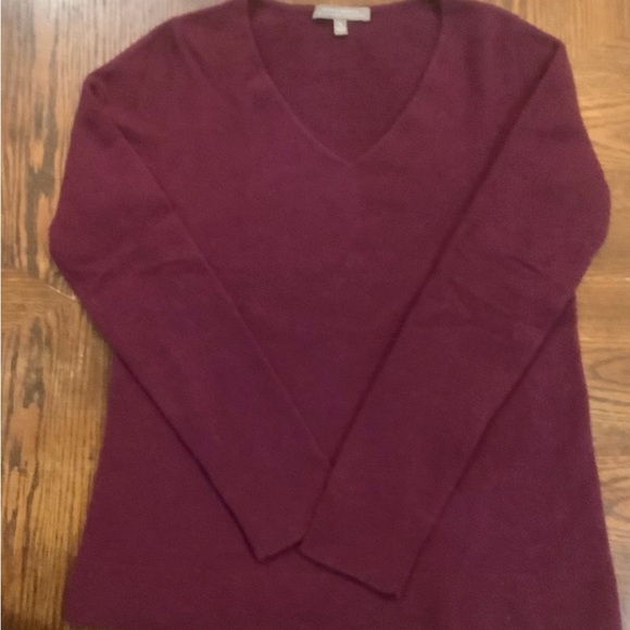 Neiman Marcus Sweaters - Neiman Marcus V-Neck 100% Cashmere Sweater - Burgundy